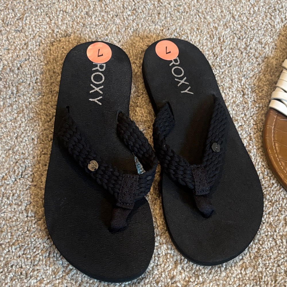 Assorted Flip Flops Collection - Picture 10 of 16